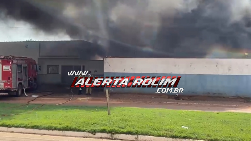 ATUALIZADA - Incêndio de grandes proporções é registrado na garagem de ônibus do Frigorífico Minerva Food, em Rolim de Moura; novas imagens ATUALIZADA - Incêndio de grandes proporções é registrado na garagem de ônibus do Frigorífico Minerva Food, em Rolim de Moura; novas imagens