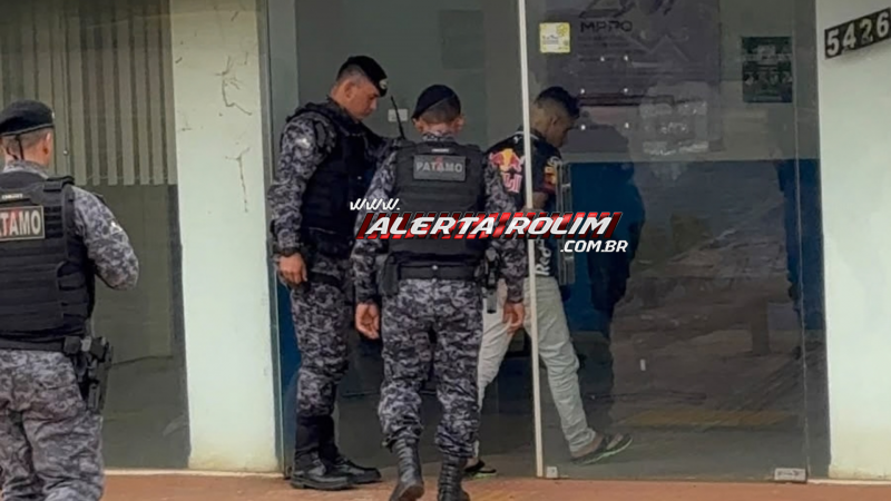 Casal é preso com drogas, balança de precisão e revólver durante operação conjunta da PC e PM em Rolim de Moura Casal é preso com drogas, balança de precisão e revólver durante operação conjunta da PC e PM em Rolim de Moura