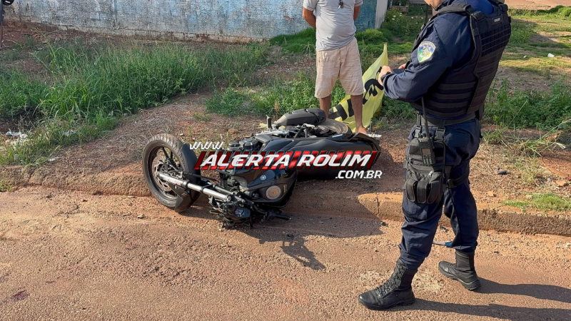 Colisão entre carro e moto deixa mulher ferida, em Rolim de Moura Colisão entre carro e moto deixa mulher ferida, em Rolim de Moura