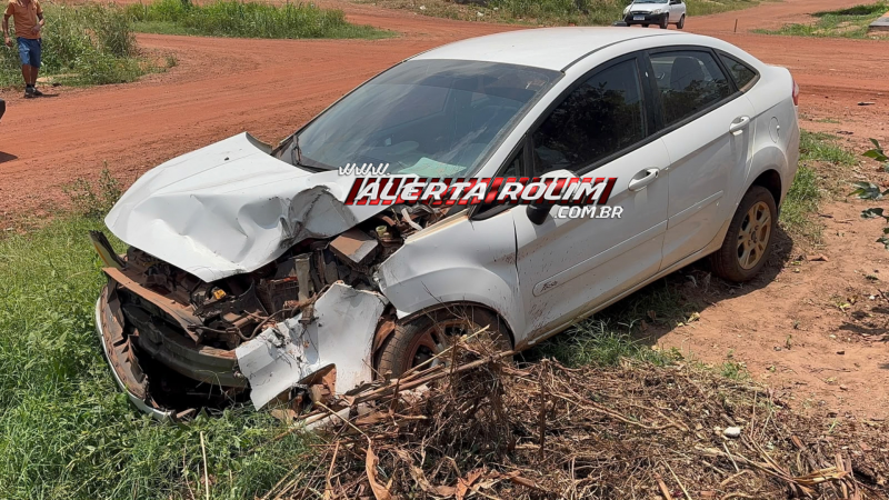 Colisão transversal entre carreta e carro deixa condutora ferida em Rolim de Moura Colisão transversal entre carreta e carro deixa condutora ferida em Rolim de Moura