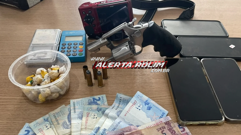 Dois homens são presos com arma de numeração raspada, drogas e objetos suspeitos de furto em Rolim de Moura Dois homens são presos com arma de numeração raspada, drogas e objetos suspeitos de furto em Rolim de Moura
