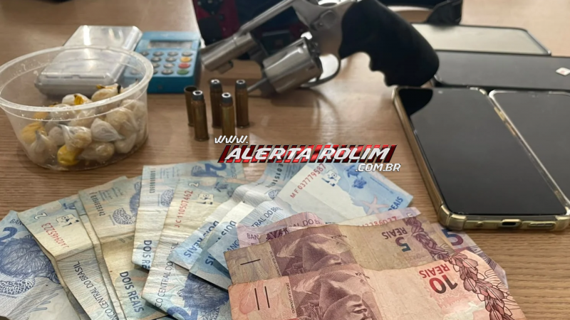 Dois homens são presos com arma de numeração raspada, drogas e objetos suspeitos de furto em Rolim de Moura Dois homens são presos com arma de numeração raspada, drogas e objetos suspeitos de furto em Rolim de Moura
