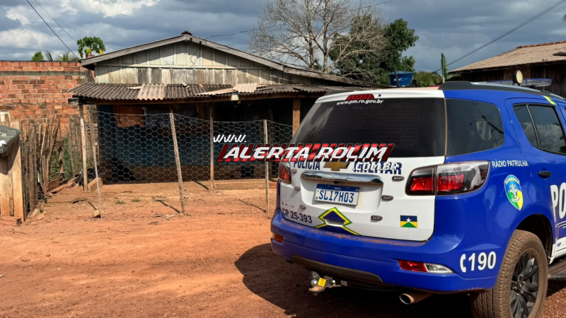 Dois homens são presos com arma de numeração raspada, drogas e objetos suspeitos de furto em Rolim de Moura Dois homens são presos com arma de numeração raspada, drogas e objetos suspeitos de furto em Rolim de Moura