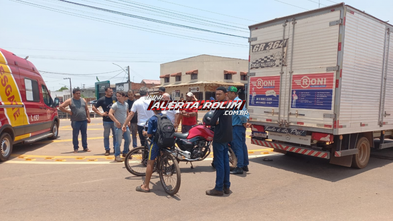 Fiat Strada tomba após acidente com Ford Ka em cruzamento no Loteamento Jequitibá, em Rolim de Moura Fiat Strada tomba após acidente com Ford Ka em cruzamento no Loteamento Jequitibá, em Rolim de Moura