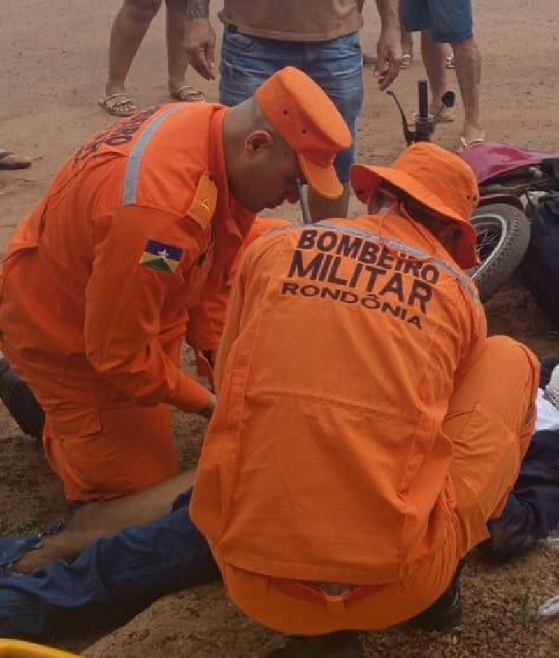 Motociclista é socorrido em estado grave após acidente; motorista de carro foge sem prestar socorro, em Rolim de Moura Motociclista é socorrido em estado grave após acidente; motorista de carro foge sem prestar socorro, em Rolim de Moura
