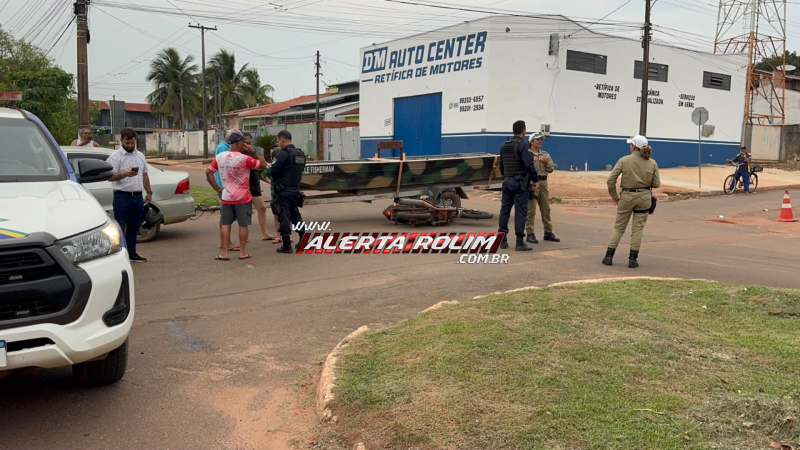 Segundo acidente da tarde envolve moto de pet shop e carro com barco na carretinha em Rolim de Moura Segundo acidente da tarde envolve moto de pet shop e carro com barco na carretinha em Rolim de Moura