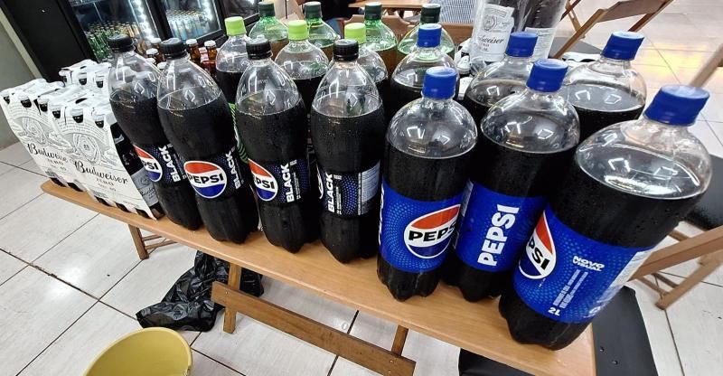 Vigilância Sanitária autua comércio de bebidas e apreende lote vencido em Rolim de Moura Vigilância Sanitária autua comércio de bebidas e apreende lote vencido em Rolim de Moura