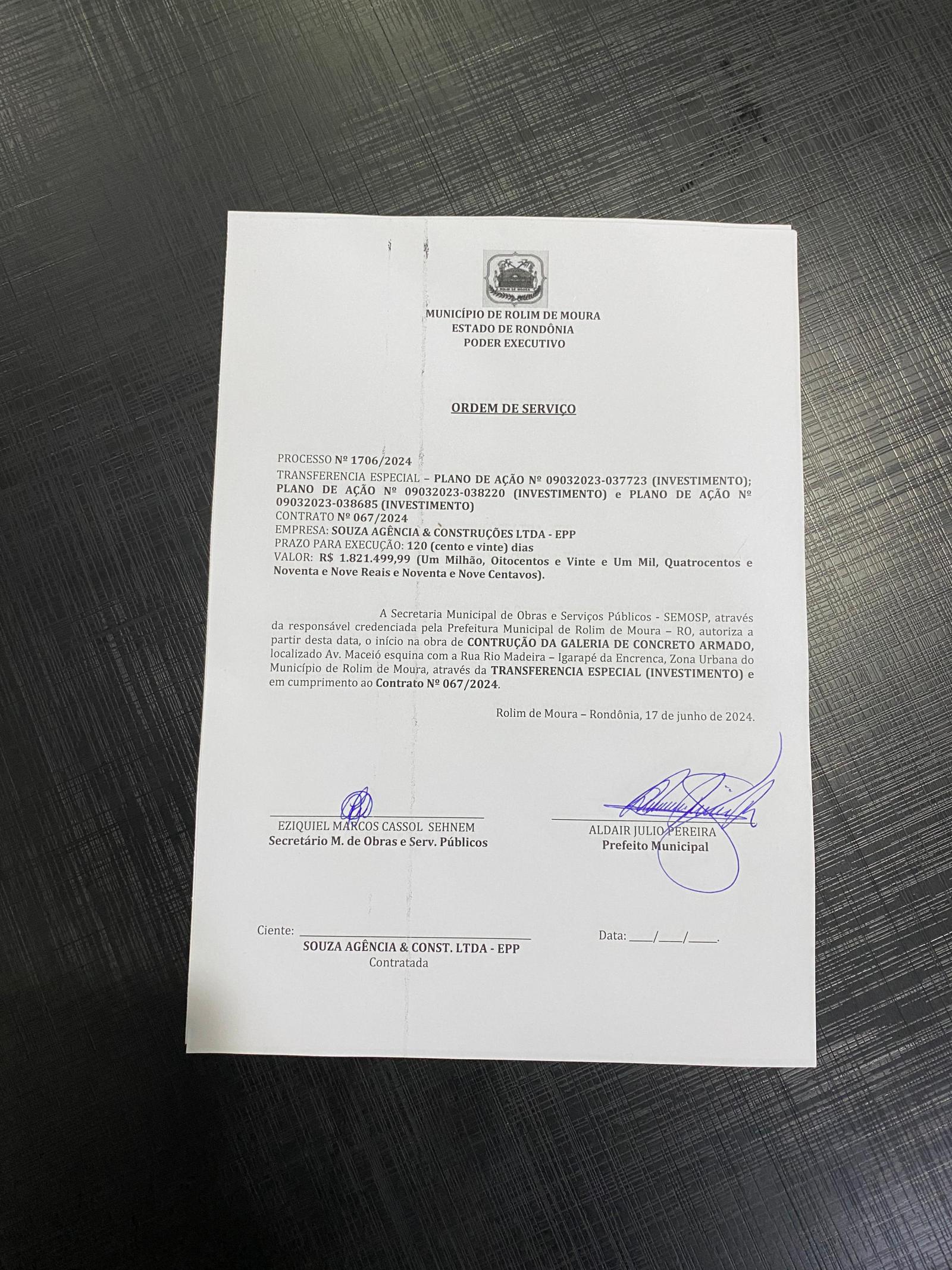 Prefeito Aldo Júlio assina ordens de serviço para construção de galerias próximo ao Lavador do Ratinho